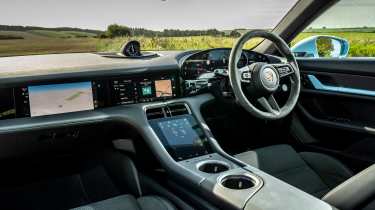 Интерьер Porsche Taycan